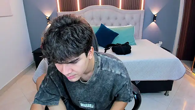 Tommy18   online show from March 21, 3:30 am