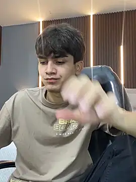 Tommy18   online show from September 27, 3:34 am