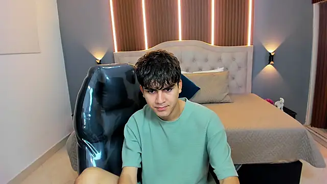 Tommy18   online show from November 30, 3:40 am