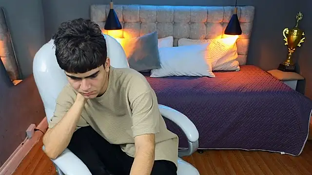 Tommy18   online show from March 13, 10:15 am