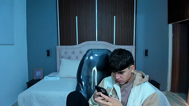 Tommy18   online show from October 9, 3:29 am