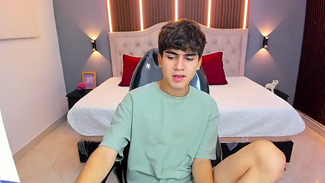 Tommy18   online show from March 25, 3:39 am