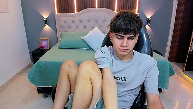 Tommy18   online show from April 15, 3:34 am