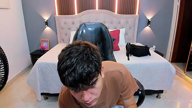 Tommy18   online show from March 8, 3:32 am