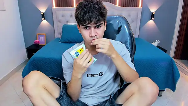 Tommy18   online show from March 14, 3:34 am