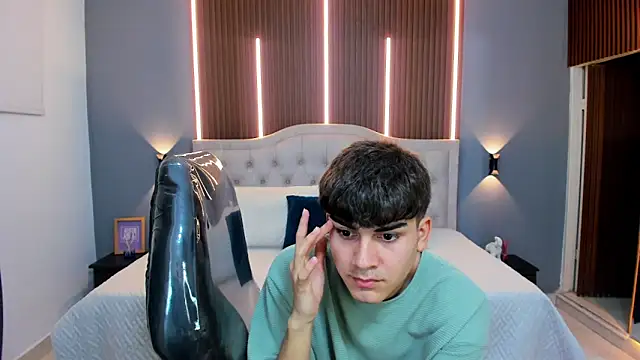 Tommy18   online show from October 10, 3:29 am