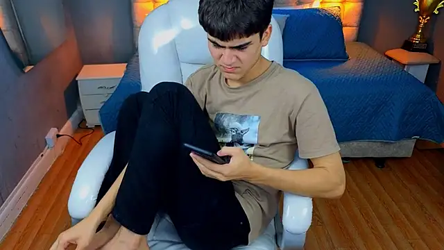 Tommy18   online show from March 18, 10:50 am