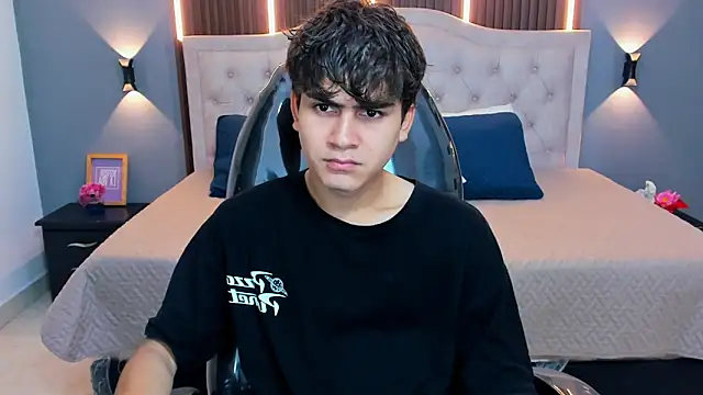 Tommy18   online show from March 31, 3:30 am