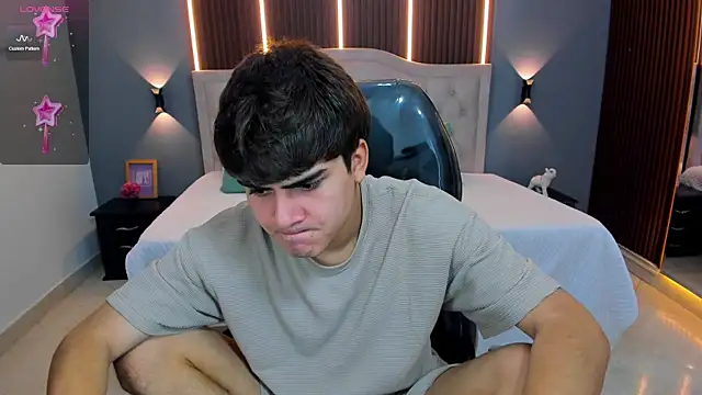 Tommy18   online show from July 15, 3:24 am