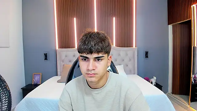 Tommy18   online show from October 31, 3:36 am