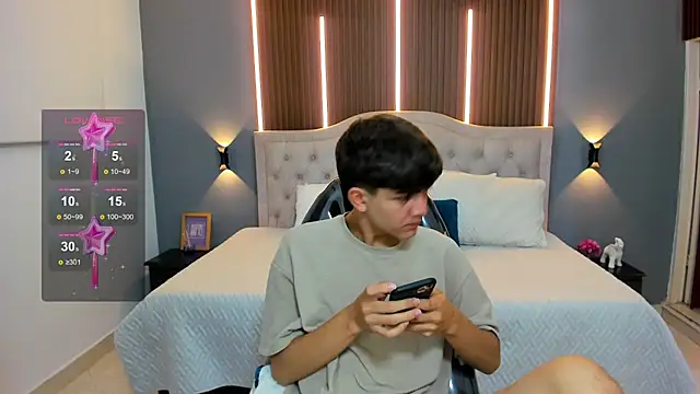 Tommy18   online show from October 14, 3:51 am