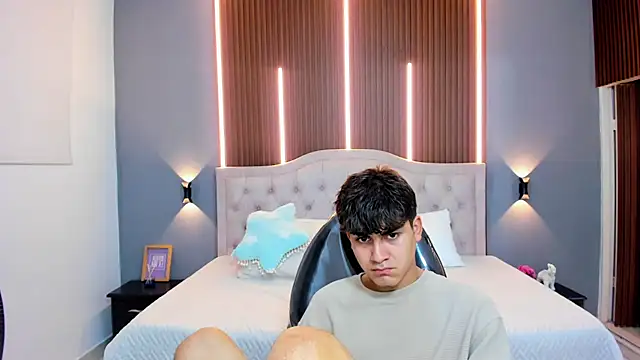 Tommy18   online show from October 22, 3:17 am