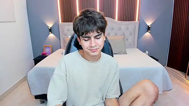 Snapshot of Tommy18__ chatting on February 3, 6:40 am Tommy18 online show from February 3, 6:40 am