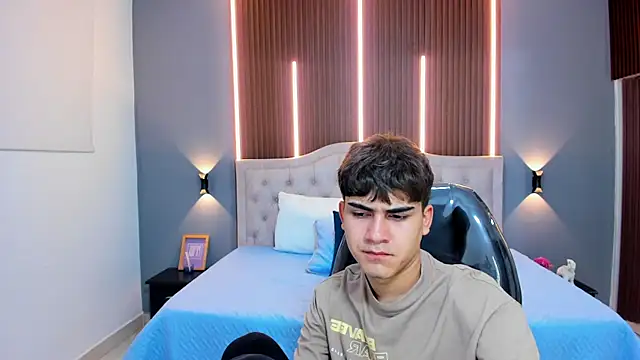 Tommy18   online show from November 8, 3:32 am