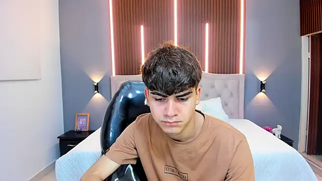 Tommy18   online show from October 15, 3:27 am