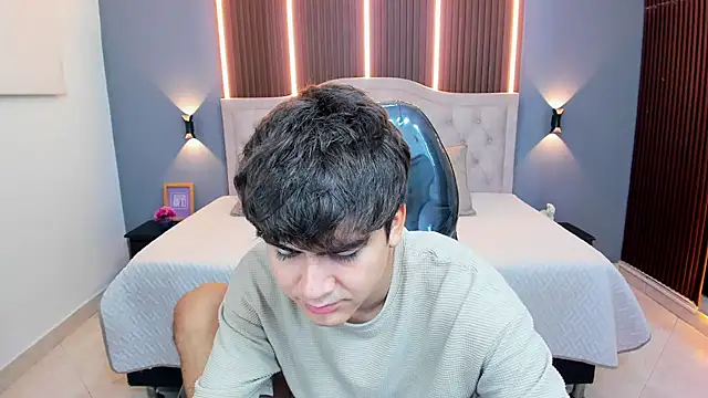 Snapshot of Tommy18__ chatting on February 3, 3:26 am Tommy18 online show from February 3, 3:26 am