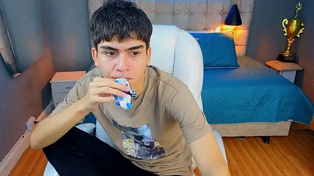 Tommy18   online show from March 18, 4:40 am