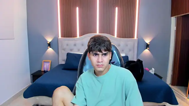 Tommy18   online show from November 16, 3:33 am