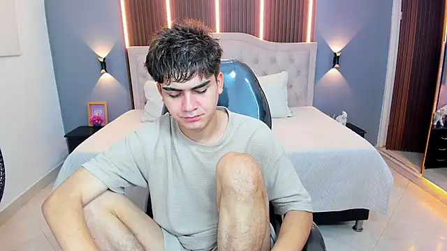 Snapshot of Tommy18__ chatting on January 10, 3:46 am Tommy18 online show from January 10, 3:46 am