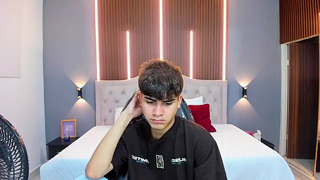 Tommy18   online show from October 16, 3:26 am