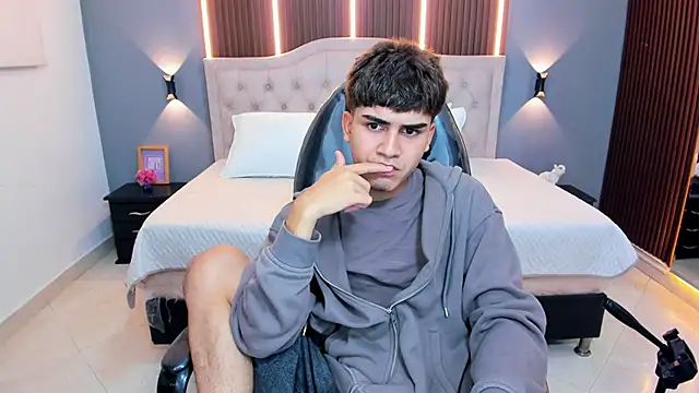 Tommy18   online show from June 11, 3:25 am