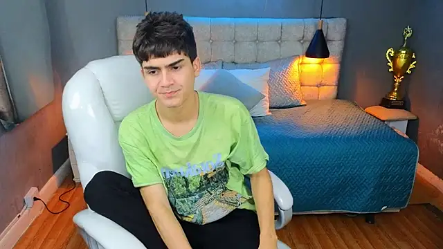 Tommy18   online show from March 15, 8:15 am