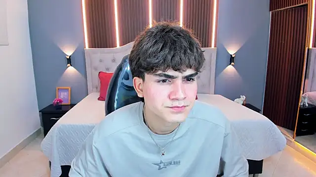 Tommy18   online show from May 1, 3:33 am