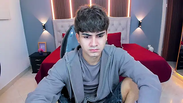 Tommy18   online show from May 26, 3:37 am