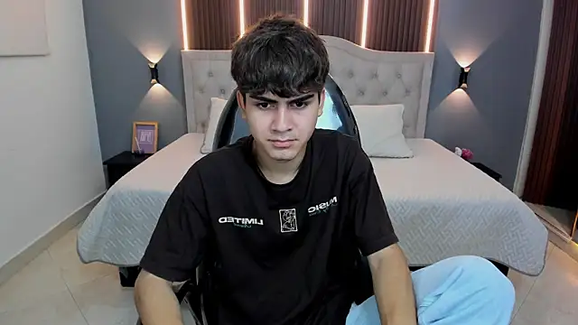 Tommy18   online show from December 3, 3:51 am