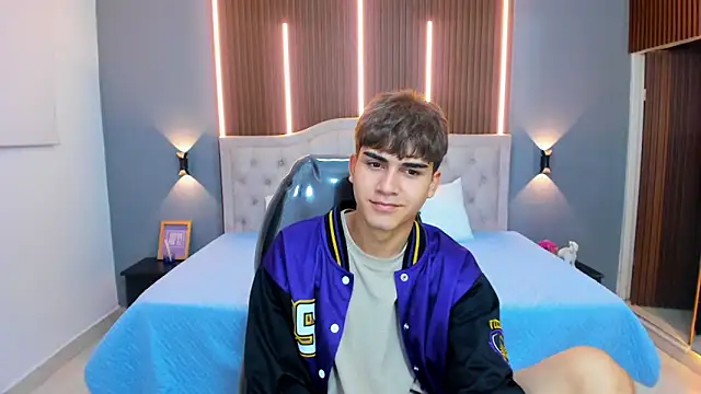 Tommy18   online show from November 7, 3:33 am