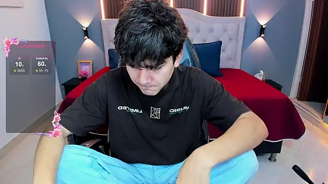 Tommy18   online show from April 12, 3:32 am