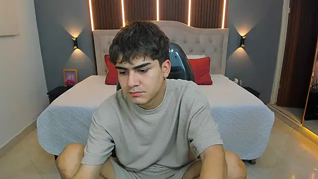 Snapshot of Tommy18__ chatting on January 6, 4:38 am Tommy18 online show from January 6, 4:38 am