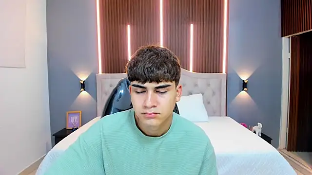 Tommy18   online show from November 2, 3:33 am