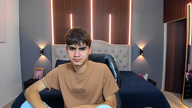 Tommy18   online show from November 14, 3:43 am