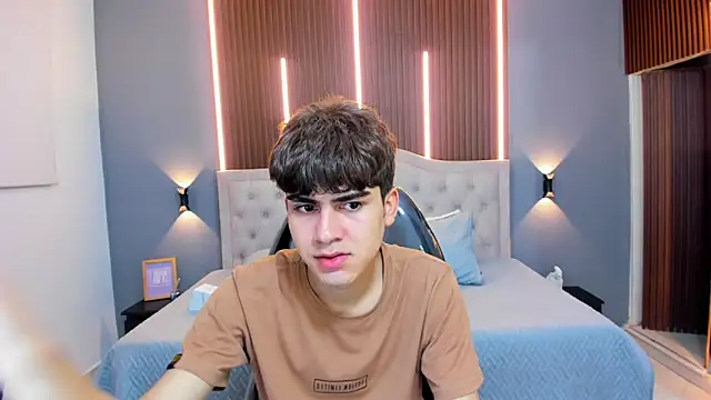 Tommy18   online show from September 20, 3:33 am