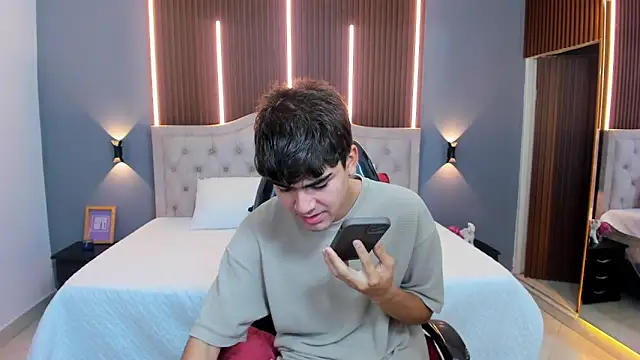 Tommy18   online show from November 20, 3:29 am