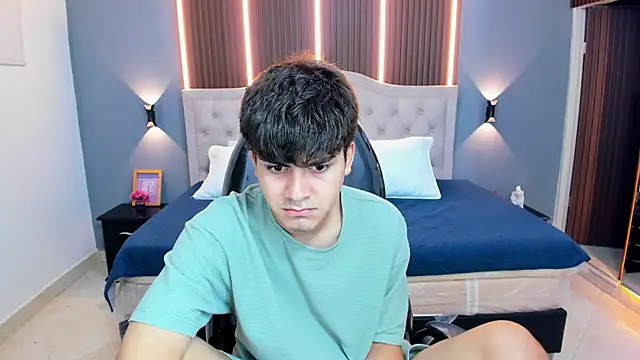 Tommy18   online show from June 5, 3:33 am