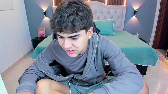 Snapshot of Tommy18__ chatting on March 1, 3:28 am Tommy18 online show from March 1, 3:28 am