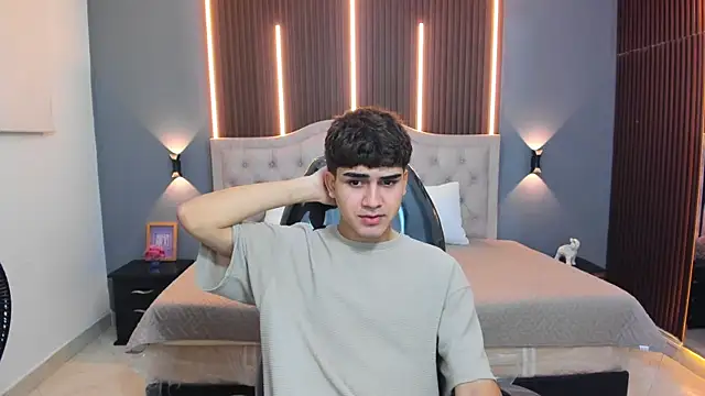 Tommy18   online show from June 16, 3:28 am