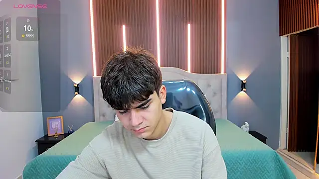 Tommy18   online show from September 10, 3:27 am