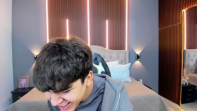 Tommy18   online show from October 3, 3:52 am