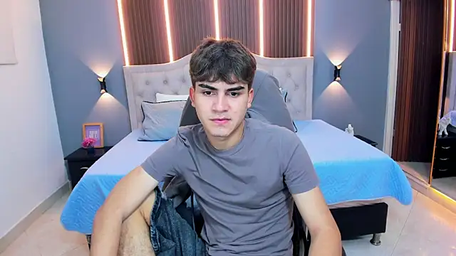 Snapshot of Tommy18__ chatting on February 26, 3:28 am Tommy18 online show from February 26, 3:28 am