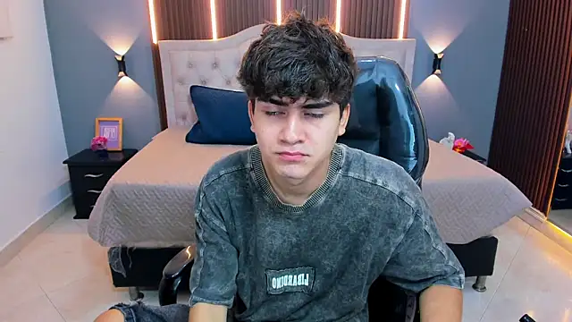 Tommy18   online show from April 1, 3:41 am