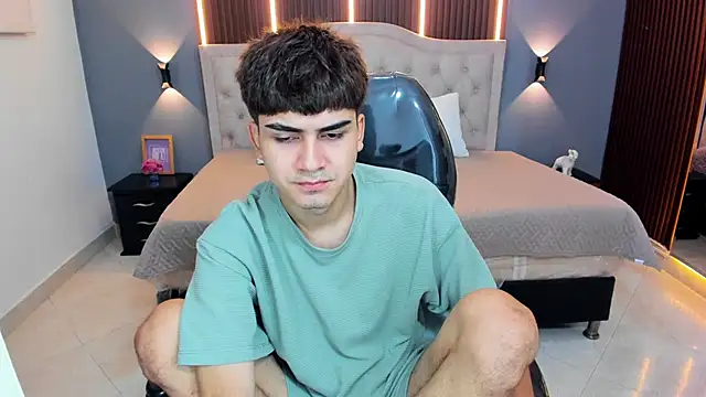 Tommy18   online show from June 17, 3:28 am