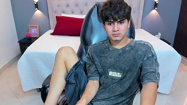 Tommy18   online show from March 29, 3:30 am