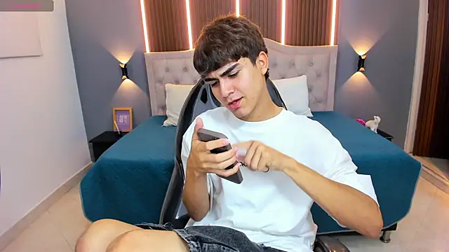 Tommy18   online show from November 27, 3:40 am