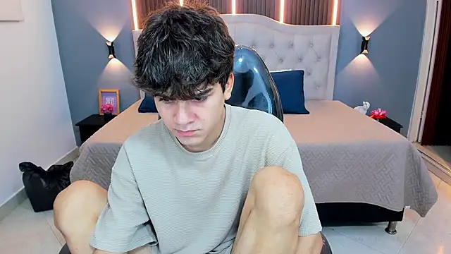 Tommy18   online show from April 7, 3:30 am