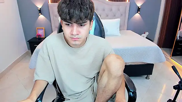 Tommy18   online show from June 4, 3:33 am