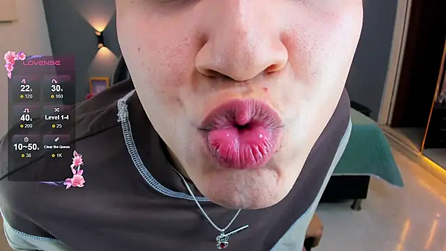 Tommy18   online show from April 14, 3:44 am