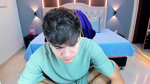 Snapshot of Tommy18__ chatting on February 25, 3:29 am Tommy18 online show from February 25, 3:29 am